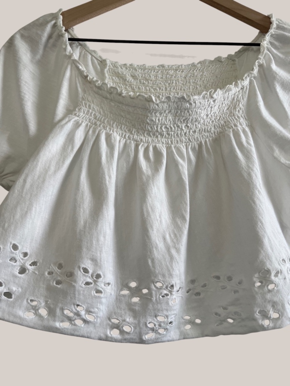 American Eagle Women’s XS White Smocked Crop Top Eyelet Cottagecore Boho EUC - Picture 4 of 10